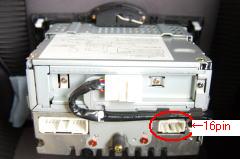 �w�ʂ�16pin�\�P�b�g�ɁC�C���^�[�t�F�C�X�̃R�l�N�^��ڑ����܂��B