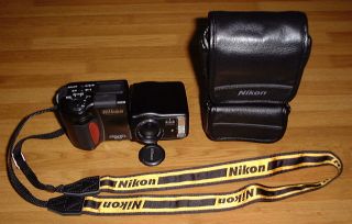 COOLPIX950�{�̂�Nikon�����{�v�P�[�X�A�����āA�C�G���[���[�v�X�g���b�v